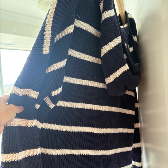 GAP Navy and White Striped V-Neck Sweater - Picture 4 of 5